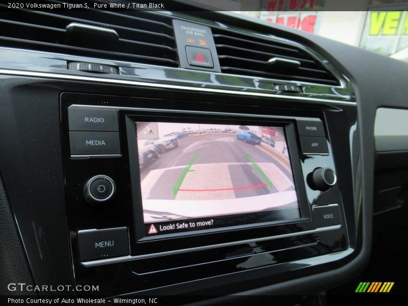 Pure White / Titan Black 2020 Volkswagen Tiguan S