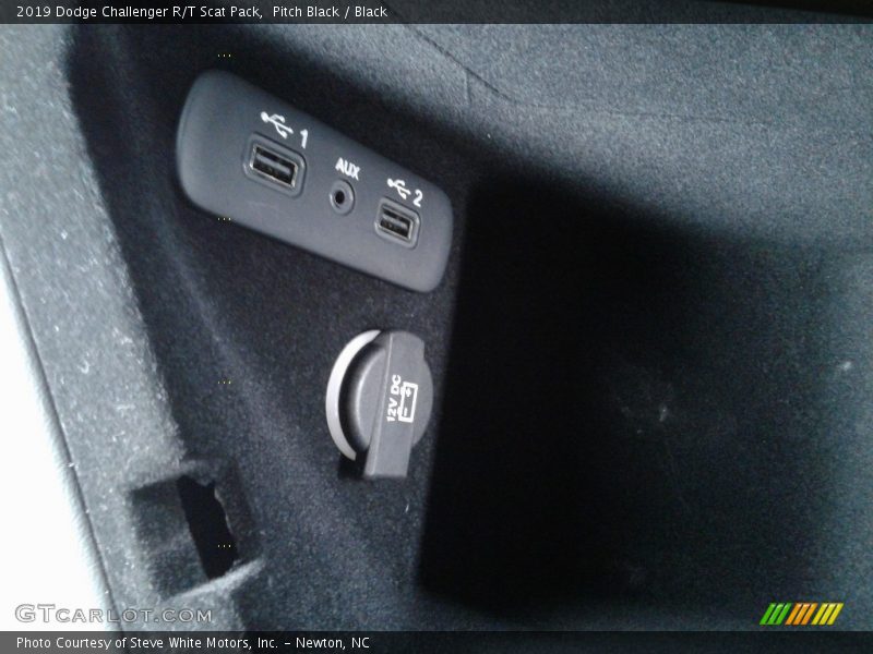 Pitch Black / Black 2019 Dodge Challenger R/T Scat Pack