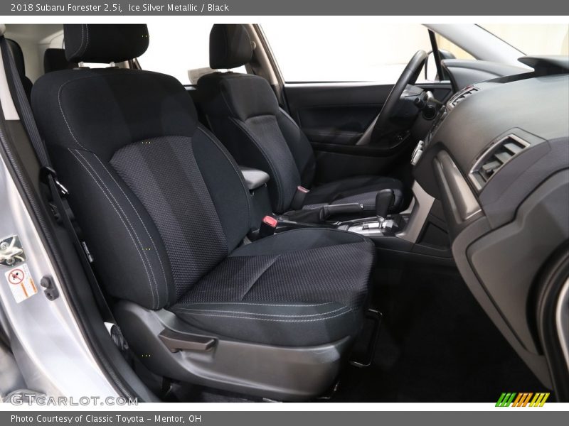 Ice Silver Metallic / Black 2018 Subaru Forester 2.5i