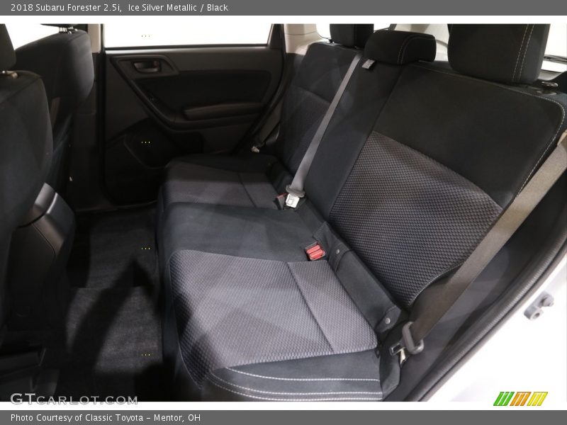 Ice Silver Metallic / Black 2018 Subaru Forester 2.5i