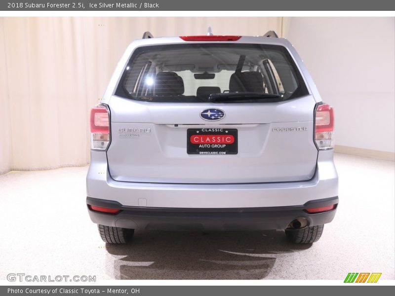 Ice Silver Metallic / Black 2018 Subaru Forester 2.5i