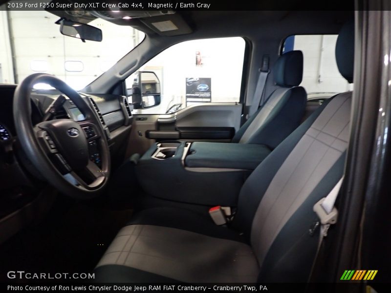 Magnetic / Earth Gray 2019 Ford F250 Super Duty XLT Crew Cab 4x4