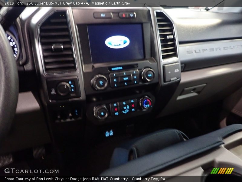 Magnetic / Earth Gray 2019 Ford F250 Super Duty XLT Crew Cab 4x4