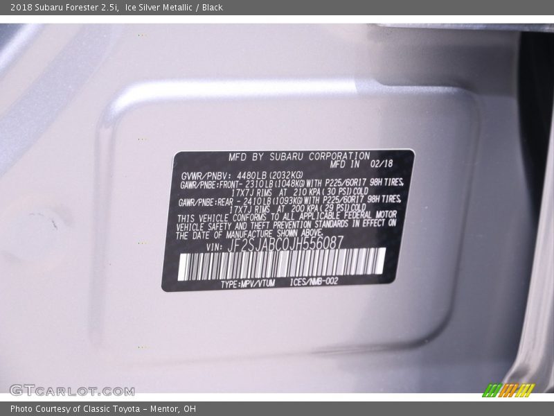 Ice Silver Metallic / Black 2018 Subaru Forester 2.5i