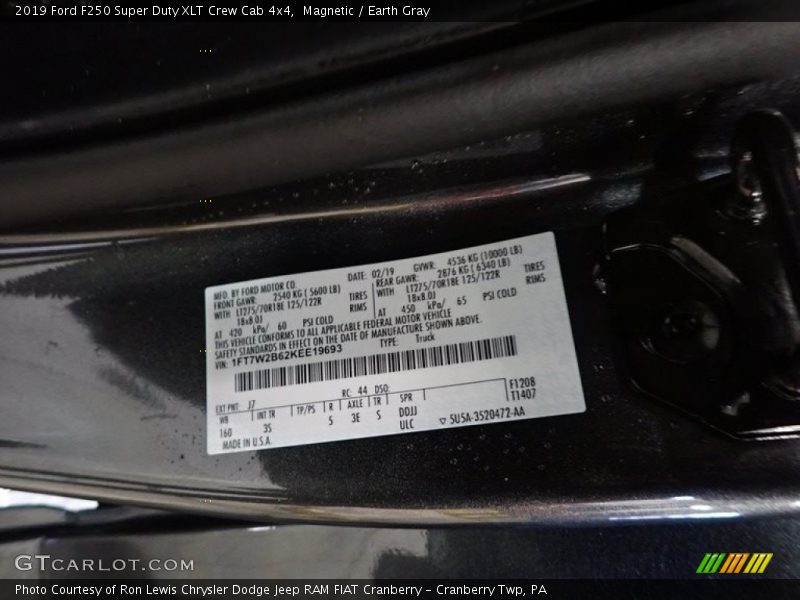 Magnetic / Earth Gray 2019 Ford F250 Super Duty XLT Crew Cab 4x4