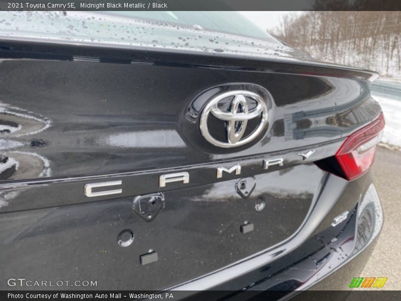 Midnight Black Metallic / Black 2021 Toyota Camry SE