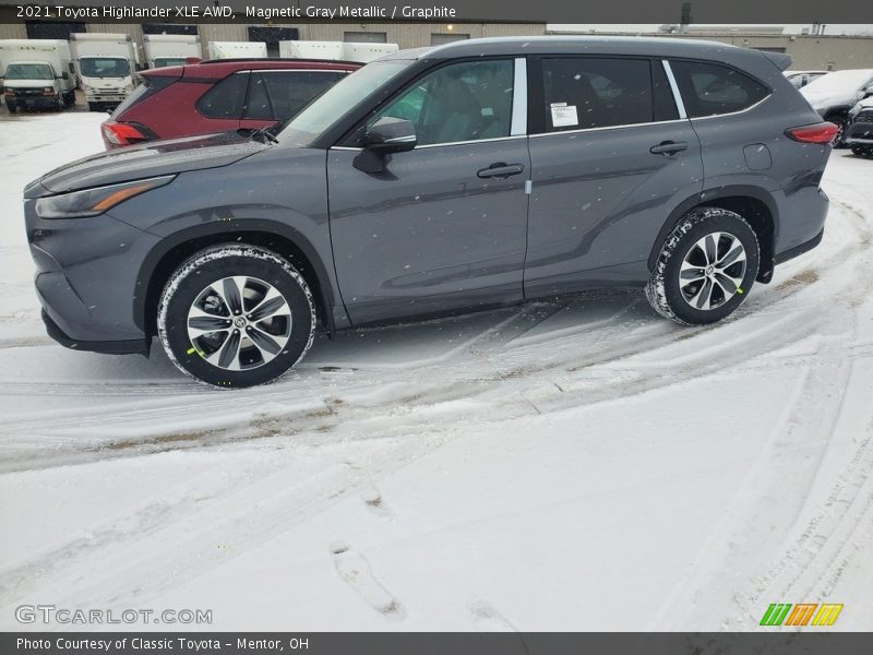 Magnetic Gray Metallic / Graphite 2021 Toyota Highlander XLE AWD