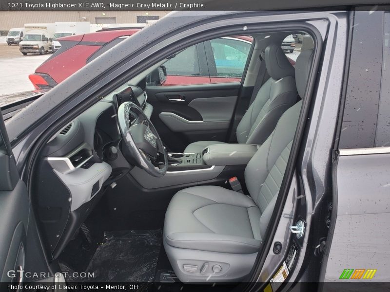 Magnetic Gray Metallic / Graphite 2021 Toyota Highlander XLE AWD