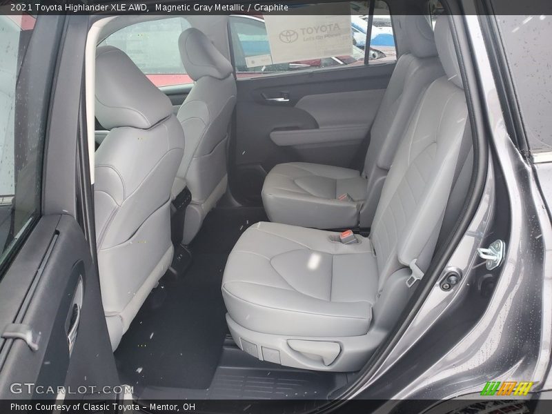 Magnetic Gray Metallic / Graphite 2021 Toyota Highlander XLE AWD