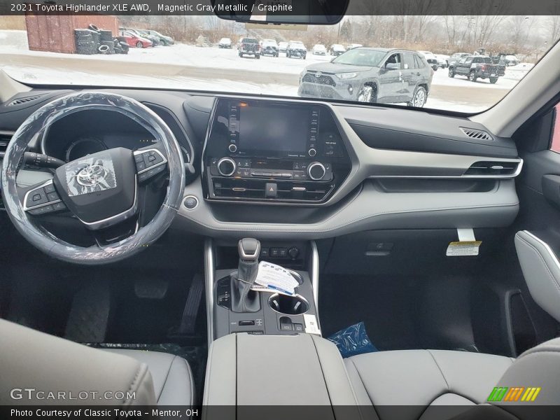 Magnetic Gray Metallic / Graphite 2021 Toyota Highlander XLE AWD