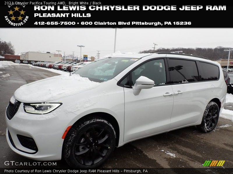 Bright White / Black 2021 Chrysler Pacifica Touring AWD