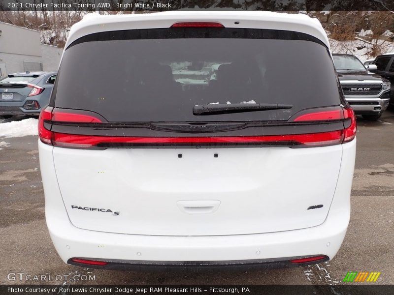 Bright White / Black 2021 Chrysler Pacifica Touring AWD