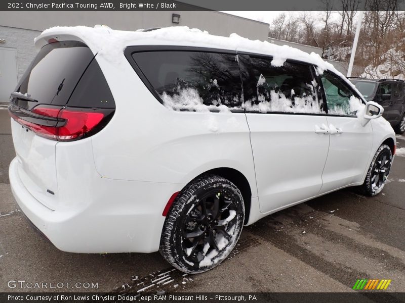 Bright White / Black 2021 Chrysler Pacifica Touring AWD