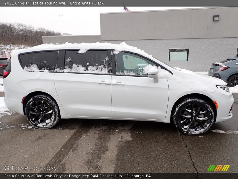 Bright White / Black 2021 Chrysler Pacifica Touring AWD