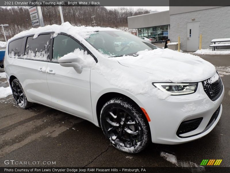 Bright White / Black 2021 Chrysler Pacifica Touring AWD