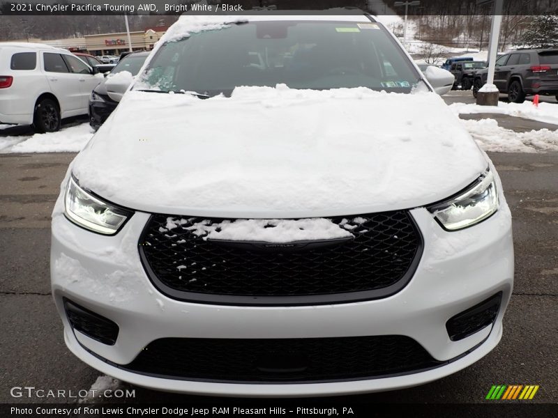 Bright White / Black 2021 Chrysler Pacifica Touring AWD