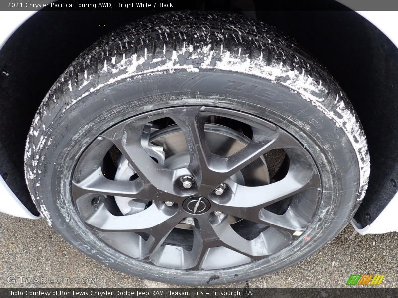 Bright White / Black 2021 Chrysler Pacifica Touring AWD