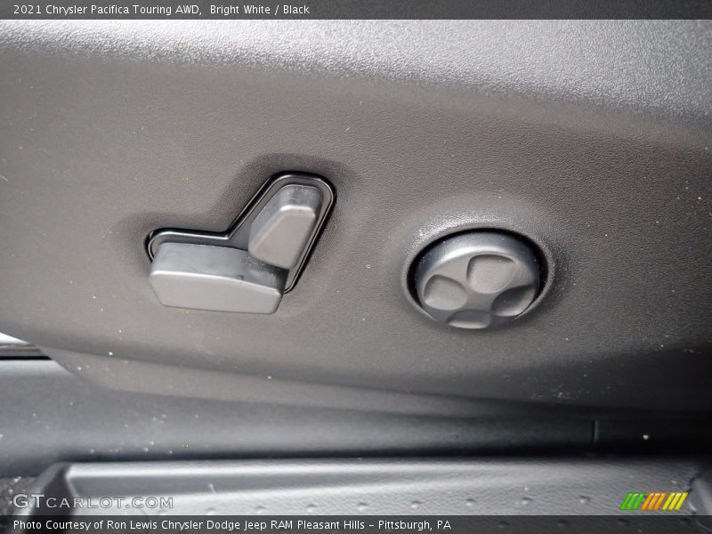 Bright White / Black 2021 Chrysler Pacifica Touring AWD