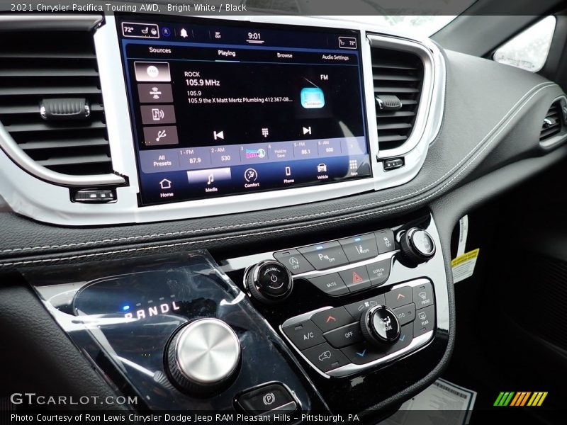 Bright White / Black 2021 Chrysler Pacifica Touring AWD