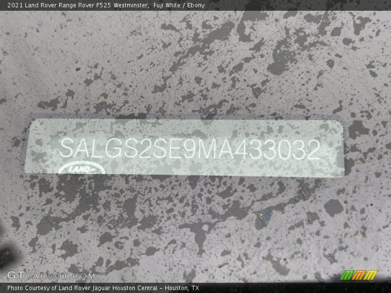 Fuji White / Ebony 2021 Land Rover Range Rover P525 Westminster