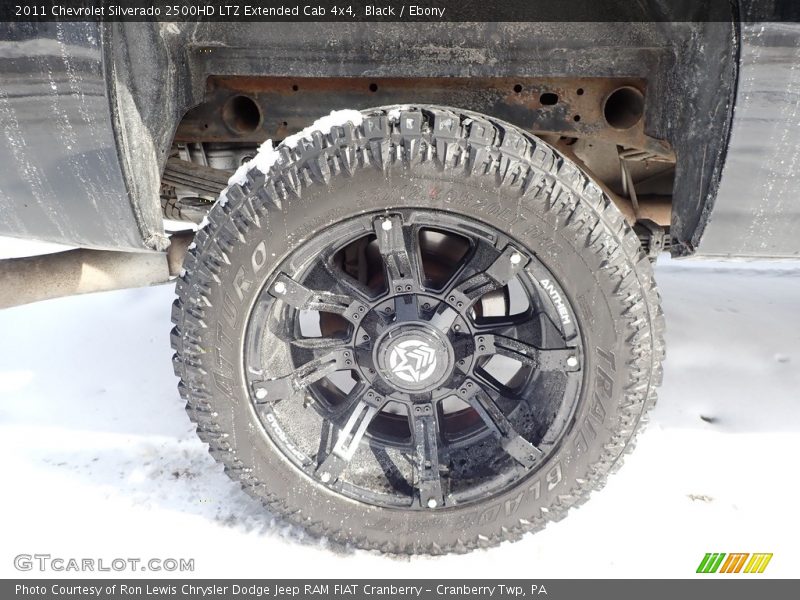 Custom Wheels of 2011 Silverado 2500HD LTZ Extended Cab 4x4