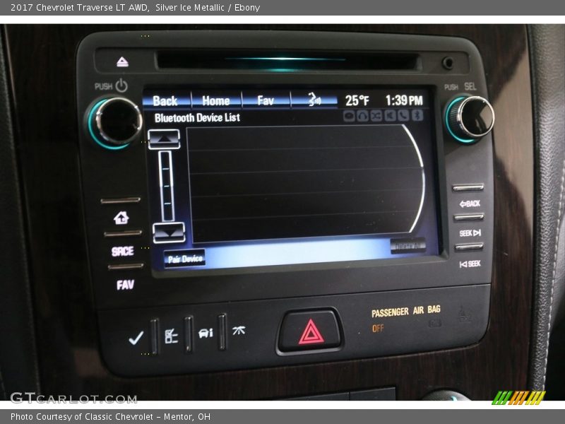 Silver Ice Metallic / Ebony 2017 Chevrolet Traverse LT AWD