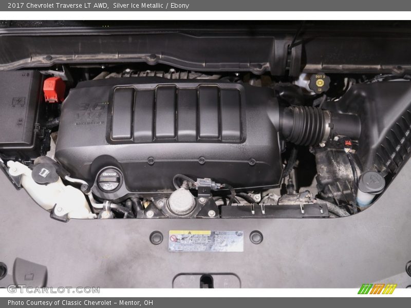 Silver Ice Metallic / Ebony 2017 Chevrolet Traverse LT AWD