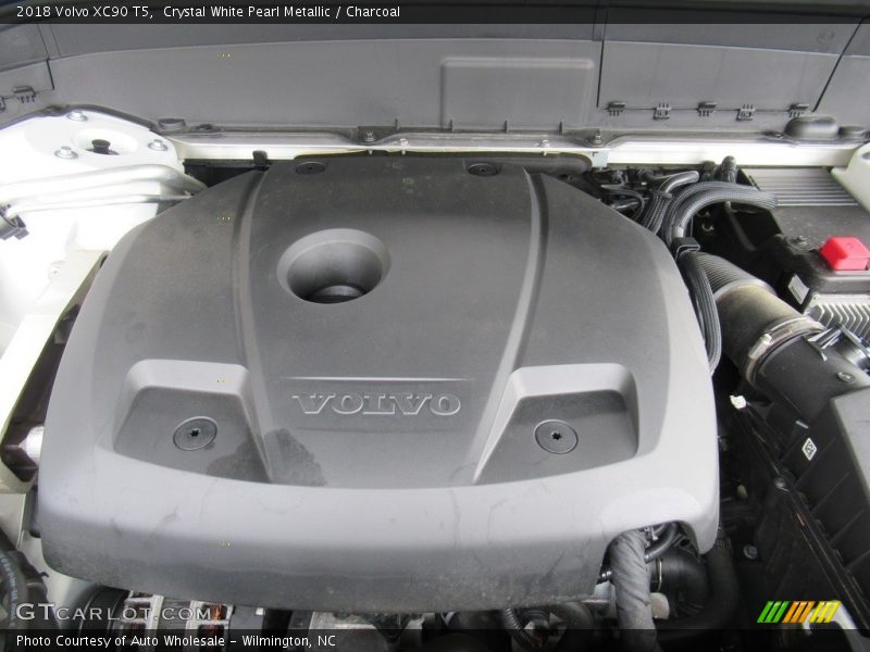 Crystal White Pearl Metallic / Charcoal 2018 Volvo XC90 T5