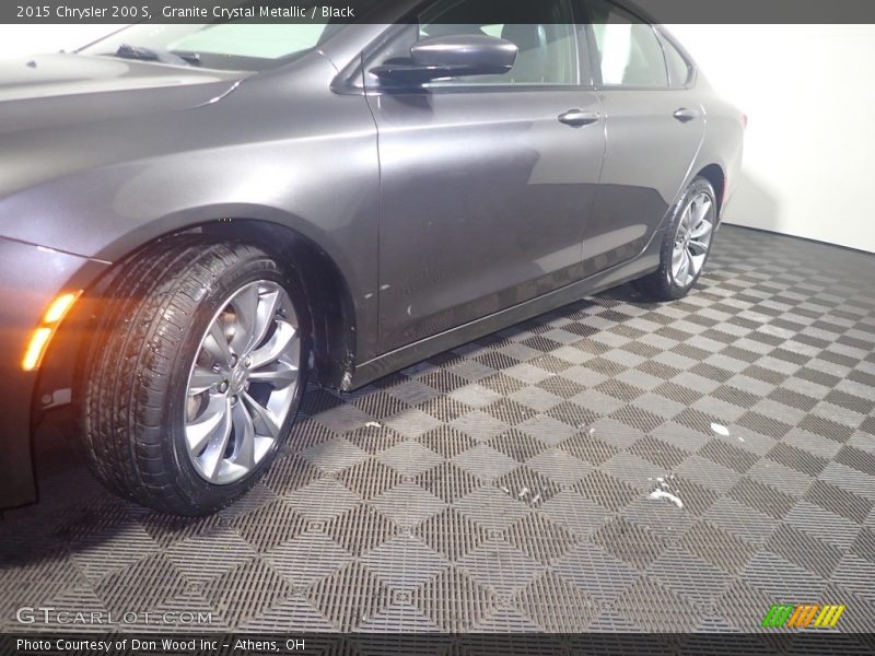 Granite Crystal Metallic / Black 2015 Chrysler 200 S