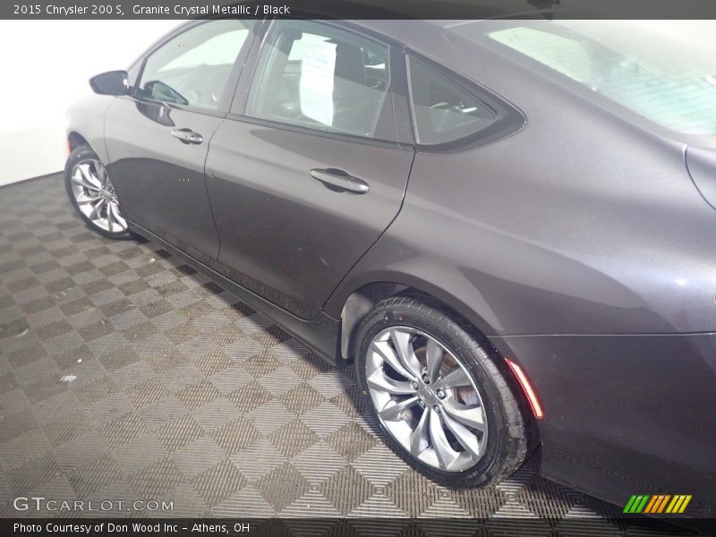 Granite Crystal Metallic / Black 2015 Chrysler 200 S