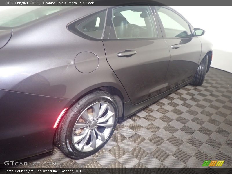 Granite Crystal Metallic / Black 2015 Chrysler 200 S