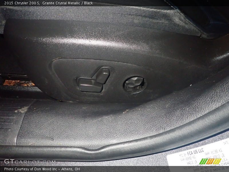 Granite Crystal Metallic / Black 2015 Chrysler 200 S