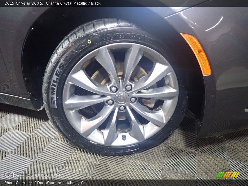 Granite Crystal Metallic / Black 2015 Chrysler 200 S