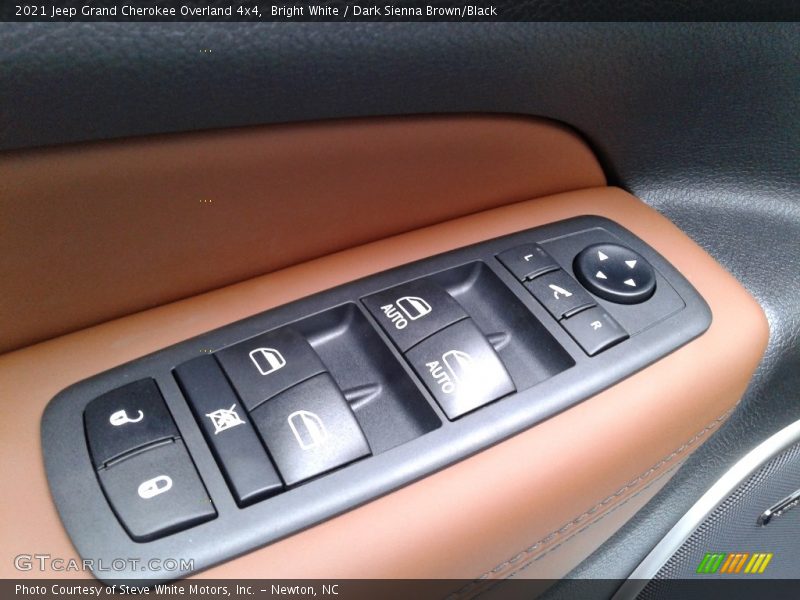 Bright White / Dark Sienna Brown/Black 2021 Jeep Grand Cherokee Overland 4x4