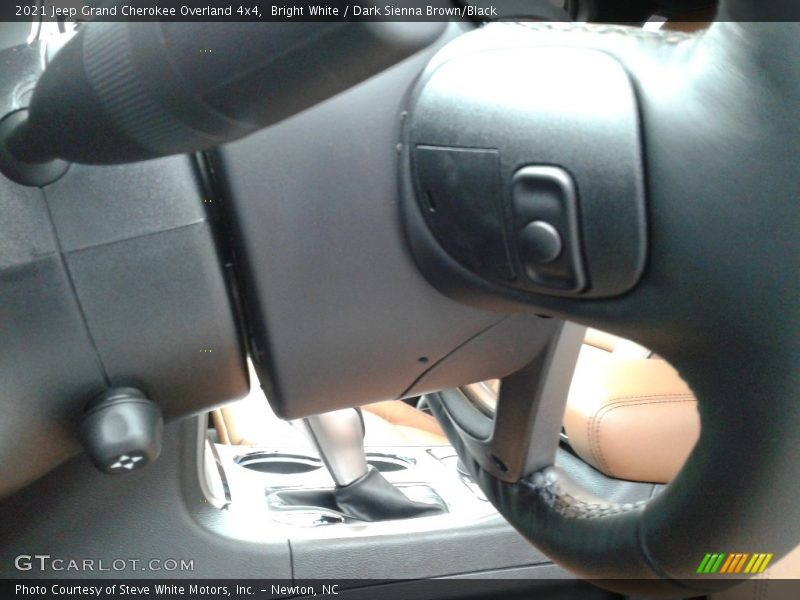 Bright White / Dark Sienna Brown/Black 2021 Jeep Grand Cherokee Overland 4x4