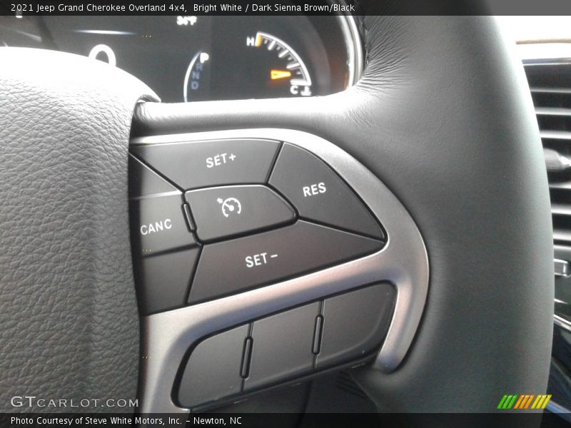 Bright White / Dark Sienna Brown/Black 2021 Jeep Grand Cherokee Overland 4x4