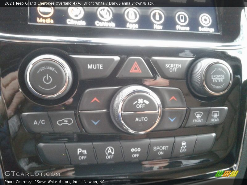 Bright White / Dark Sienna Brown/Black 2021 Jeep Grand Cherokee Overland 4x4