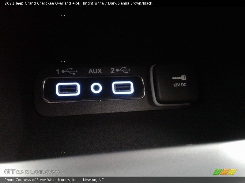 Bright White / Dark Sienna Brown/Black 2021 Jeep Grand Cherokee Overland 4x4