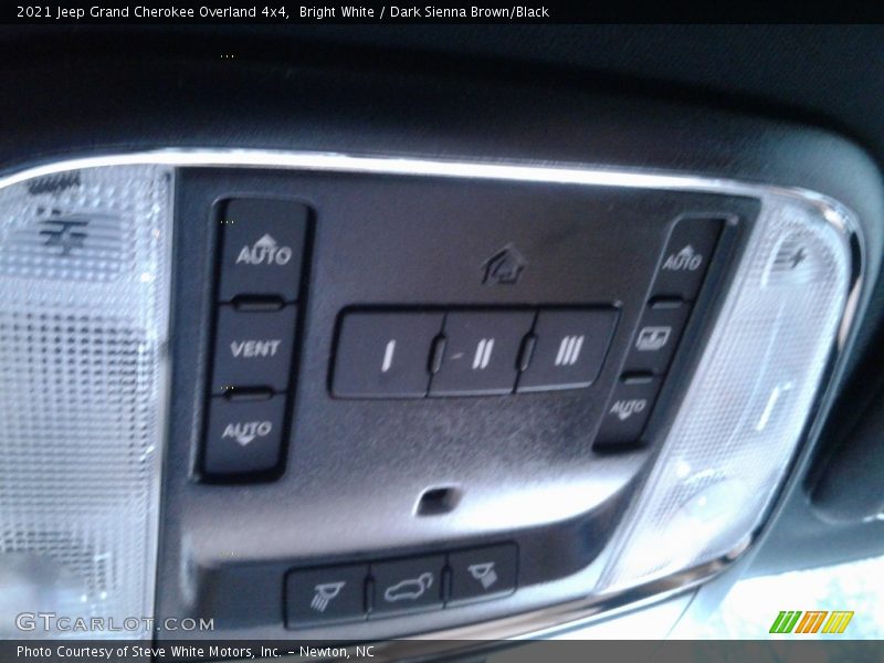 Bright White / Dark Sienna Brown/Black 2021 Jeep Grand Cherokee Overland 4x4