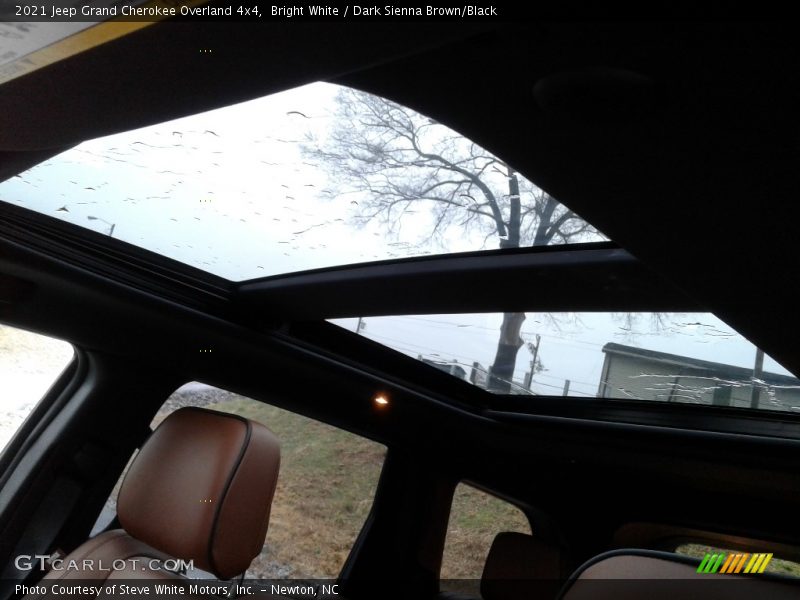 Bright White / Dark Sienna Brown/Black 2021 Jeep Grand Cherokee Overland 4x4