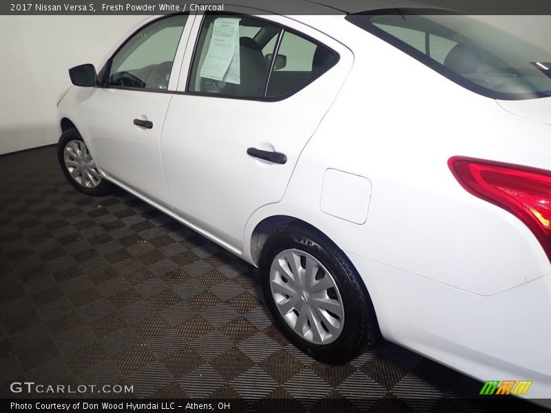 Fresh Powder White / Charcoal 2017 Nissan Versa S