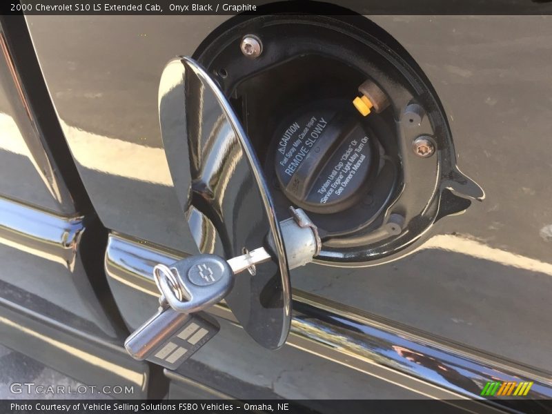 Onyx Black / Graphite 2000 Chevrolet S10 LS Extended Cab