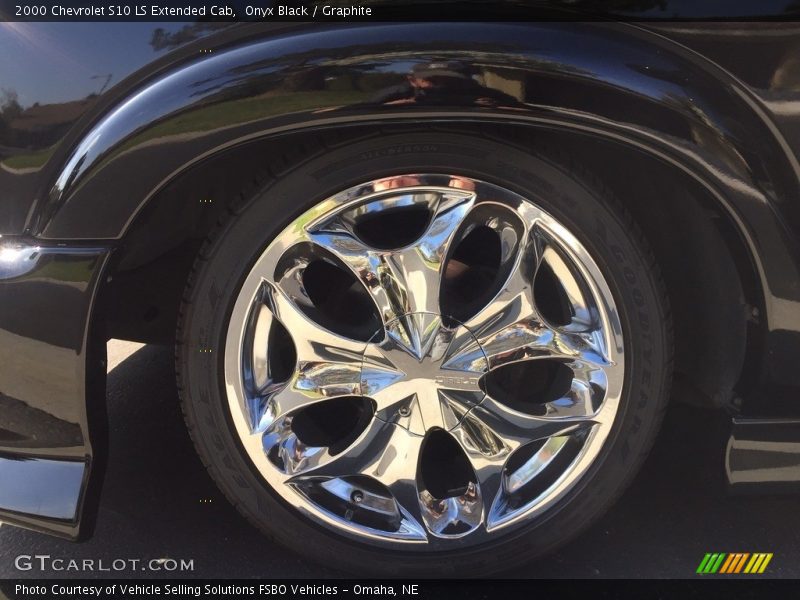 Custom Wheels of 2000 S10 LS Extended Cab