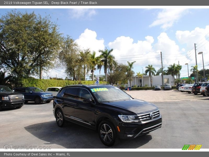 Deep Black Pearl / Titan Black 2019 Volkswagen Tiguan SEL