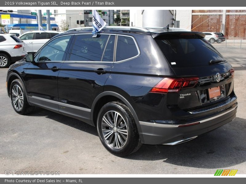 Deep Black Pearl / Titan Black 2019 Volkswagen Tiguan SEL