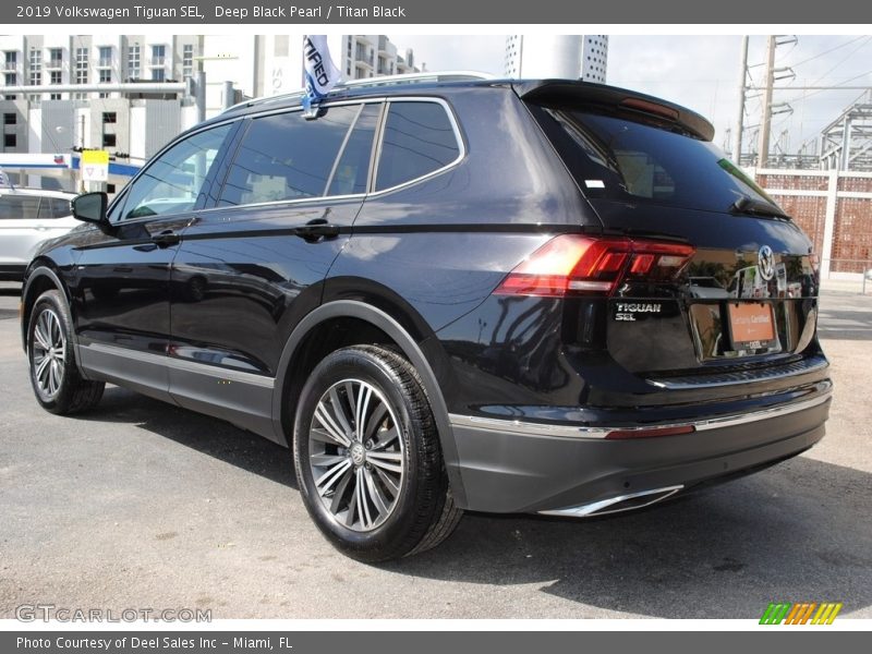 Deep Black Pearl / Titan Black 2019 Volkswagen Tiguan SEL