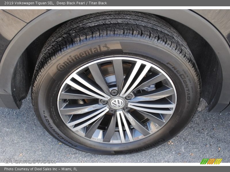 Deep Black Pearl / Titan Black 2019 Volkswagen Tiguan SEL