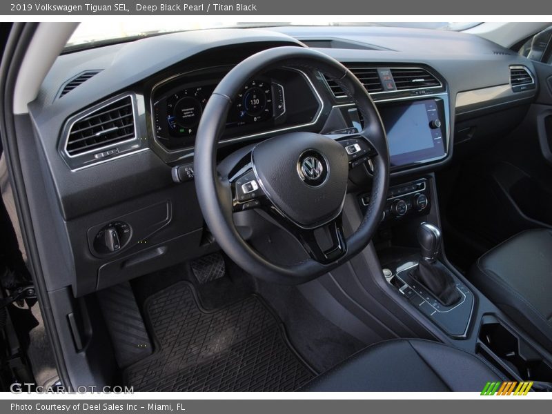 Deep Black Pearl / Titan Black 2019 Volkswagen Tiguan SEL