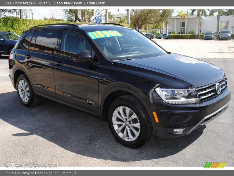 Deep Black Pearl / Titan Black 2018 Volkswagen Tiguan S
