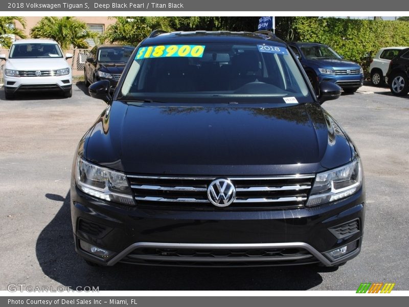 Deep Black Pearl / Titan Black 2018 Volkswagen Tiguan S